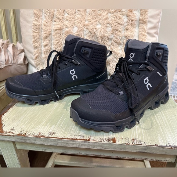 ON CLOUD CLOUDROCK WATERPROOF Sneakers Hi Top Boots Hiking Black - Picture 8 of 9